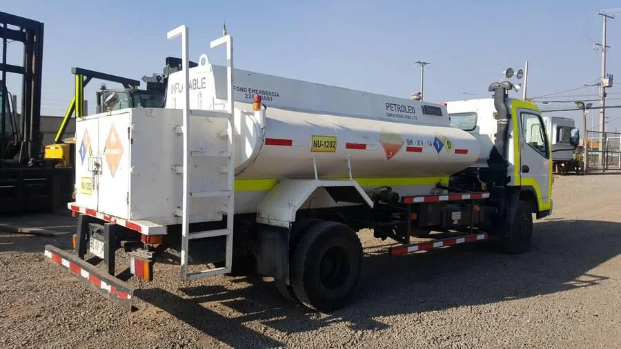 Camión aljibe para servicios en minería